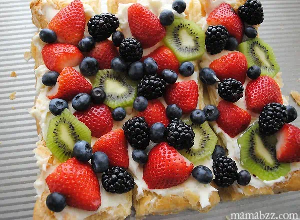 Fruit pizza with sweet cream cheese layer