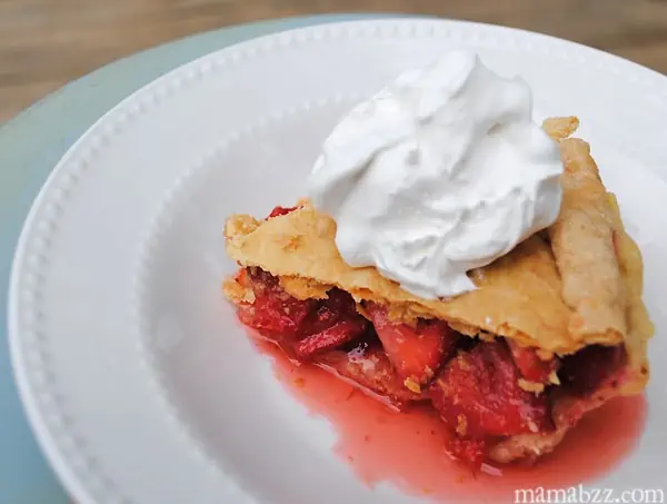 Easy-Strawberry-Pie-with-Whipped-Topping
