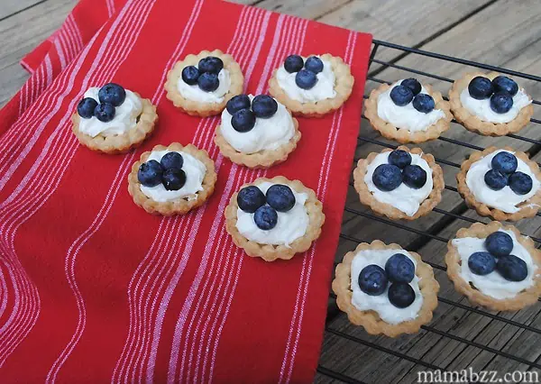 How to make blueberry cream cheese mini tarts