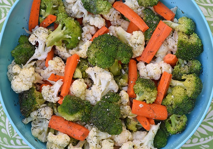 This quick and easy Dill Veggie Finger Salad is such a simple salad and absolutely perfect for summer BBQ's and get togethers. Or for a time like right now when I'm really craving fresh crunchy vegetables. How to make this delicious side dish recipe!
