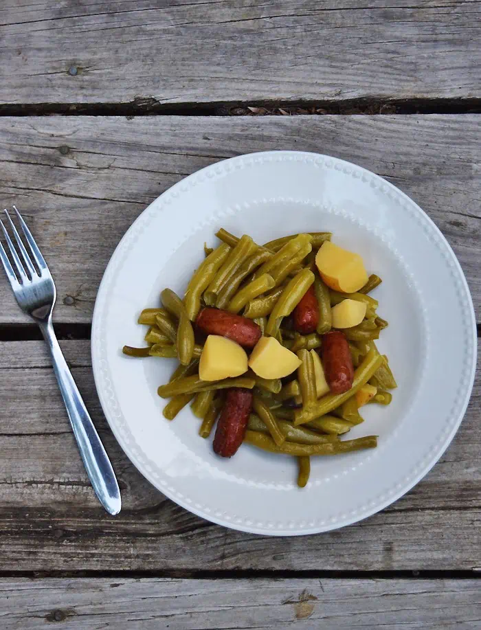 Slow Cooker Green Beans, Potatoes, and Sausages - MamaBuzz {mamabzz.com}