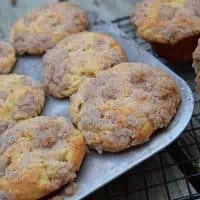 Caramel Pear Crumble Muffins {MamaBuzz - mamabzz.com}