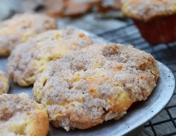 Pear muffins with crumble topping {MamaBuzz - mamabzz.com}