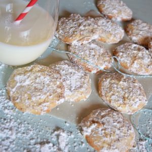 Butter Almond Snowball Cookie Recipe {MamaBuzz - mamabzz.com}