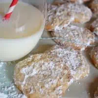 Butter Almond Snowball Cookies {MamaBuzz - mamabzz.com}