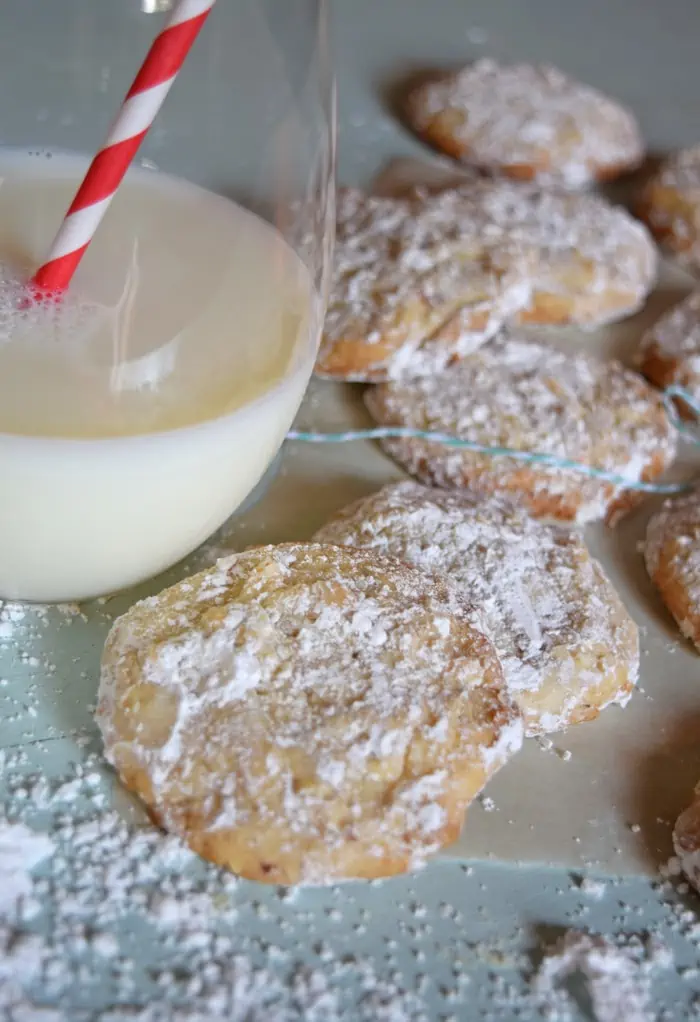 Butter Almond Snowball Cookies {MamaBuzz - mamabzz.com}