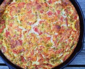 A cheesy baked frittata with ham, peppers, and tomatoes makes the perfect breakfast, brunch, or dinner recipe. Eggs are my go to healthy food, especially when I’m out of ideas or whenever I’m just not feelin’ what’s planned on the menu.