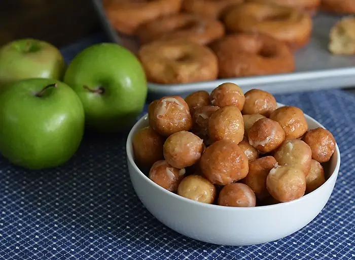 Caramel Apple Donut Holes are the perfect fall treat, coated with a Krispy Kreme copycat like icing that’s flaky and oh so scrumptious.