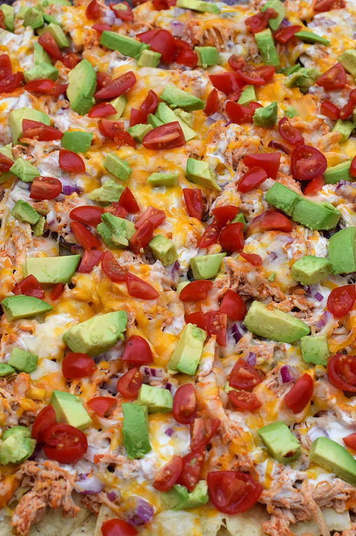 Hungry for loaded nachos and Tex-Mex but don’t feel like going out? Make the most flavorful loaded nachos with chicken and roasted red pepper hummus, along with other favorite ingredients like cheese, tomatoes, avocado, and more. Chicken and Hummus Loaded Nachos in a Sheet Pan Recipe!