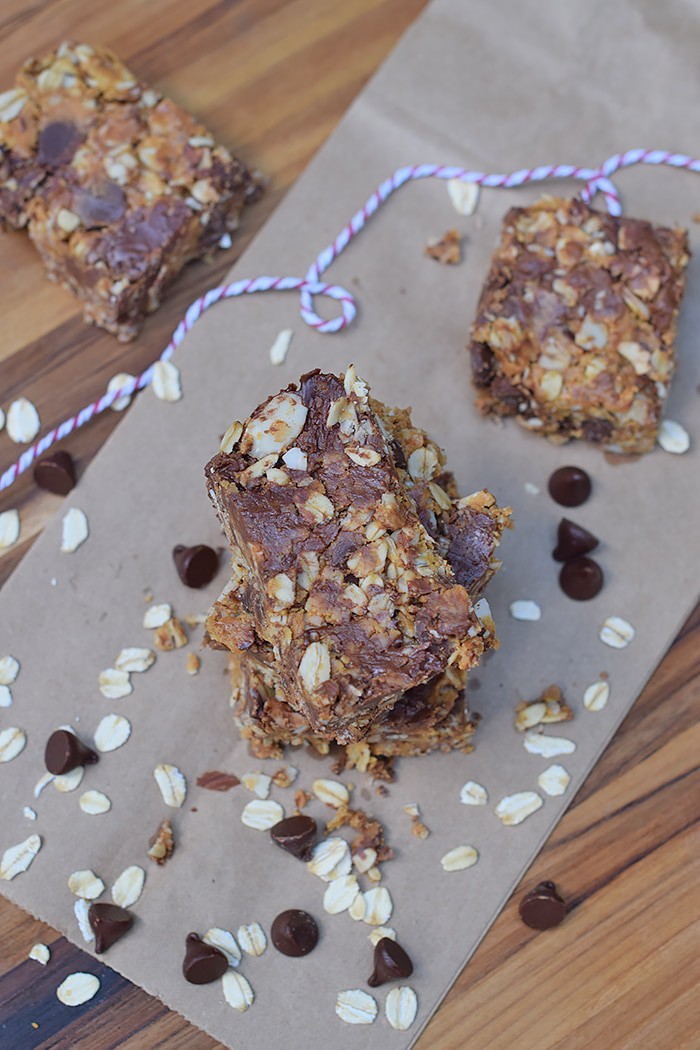Healthy doesn’t equal expensive or difficult. No-Bake Nut Butter and Chocolate Granola Bars are healthy snacks, filled with ingredients you may already have in your kitchen. Grab the easy recipe for these scrumptious treats!