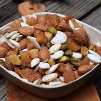Apple Cinnamon Pumpkin Seed Trail Mix is full of yummy, energy-boosting bites with a slight taste of fall, in case you’re craving autumn flavors. It’s an easy snack recipe you can prep ahead of time and grab on-the-go.