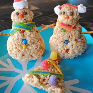Create a new holiday tradition this Christmas. Rice Krispies treats make the cutest Rice Krispies snowman and Christmas tree, a holiday food craft kids will love decorating! How to make these festive treats.