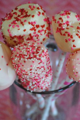 Easy and Fun Valentine Marshmallow Pops