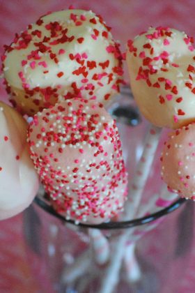 Easy and Fun Valentine Marshmallow Pops