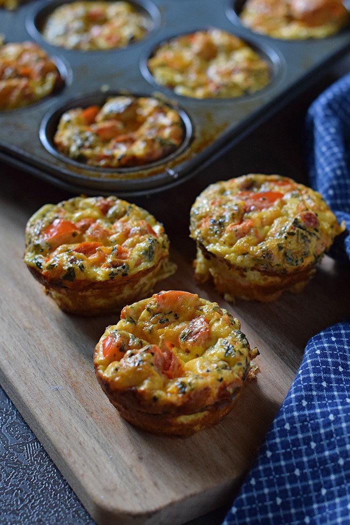 Bacon, Egg, and Cheese Breakfast Muffin Cups filled with bacon, cheese, peppers, tomatoes, and basil! Easy, make ahead breakfast idea!