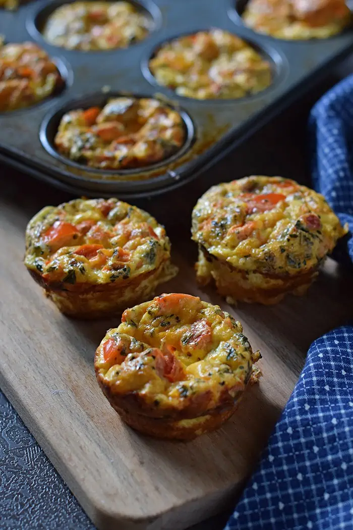 Bacon, Egg, and Cheese Breakfast Muffin Cups filled with bacon, cheese, peppers, tomatoes, and basil! Easy, make ahead breakfast idea!