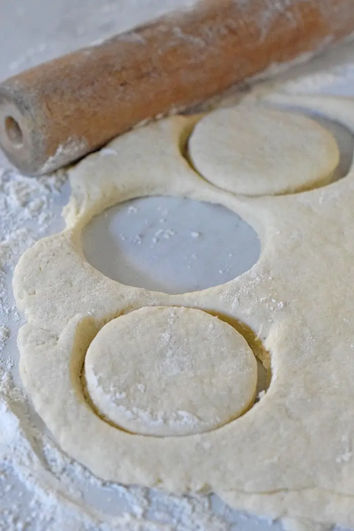 How to make easy homemade biscuits from scratch. Quick and easy roll out recipe.