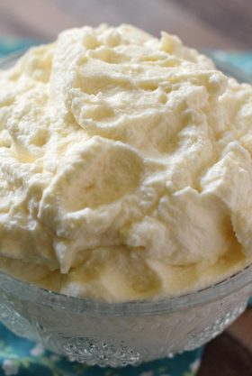 Quick and Easy Homemade Whipped Cream