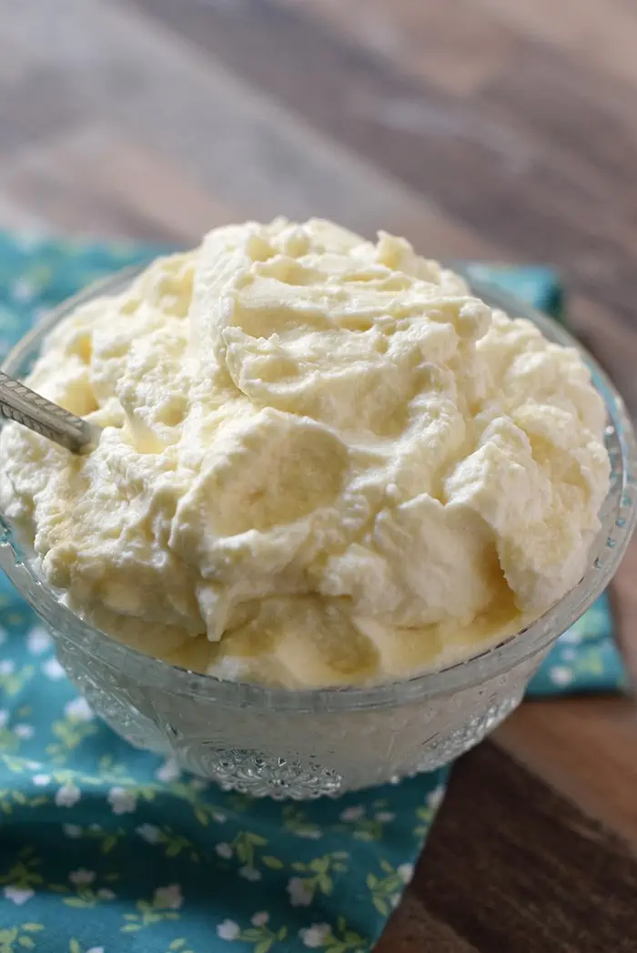 Homemade whipped cream can be whipped up in 5 minutes with this quick and easy recipe. Only 4 ingredients to a creamy delicious topping for all your favorite desserts.