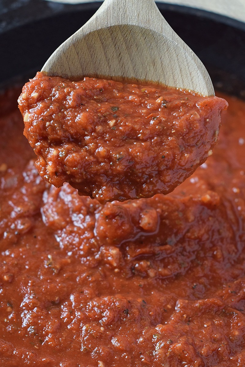 Quick and easy recipe for homemade pasta sauce, perfect for spaghetti and lasagna. So delicious with meat or meatless too!