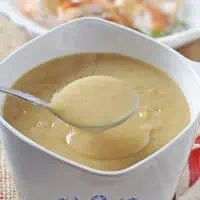 How to make homemade turkey gravy to go along with your Thanksgiving and holiday dinner. Mashed potatoes just wouldn’t be the same without this delicious side dish.