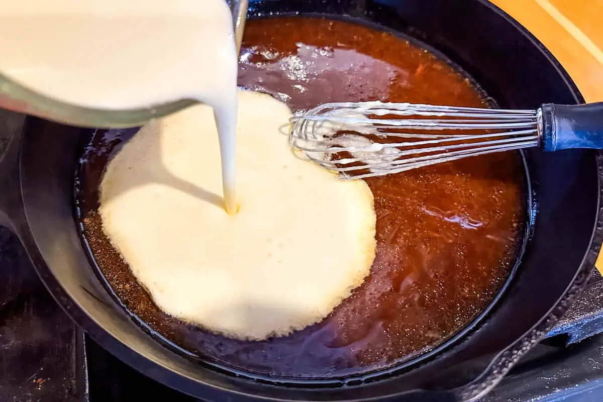 how to make ham gravy with roux and ham drippings in cast iron skillet