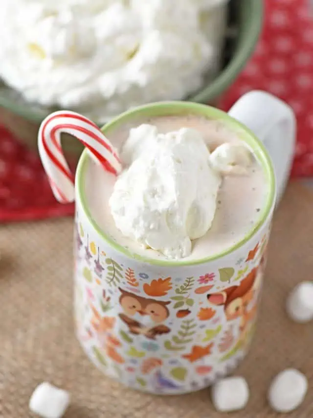 Easy 5-Ingredient Peppermint Whipped Cream