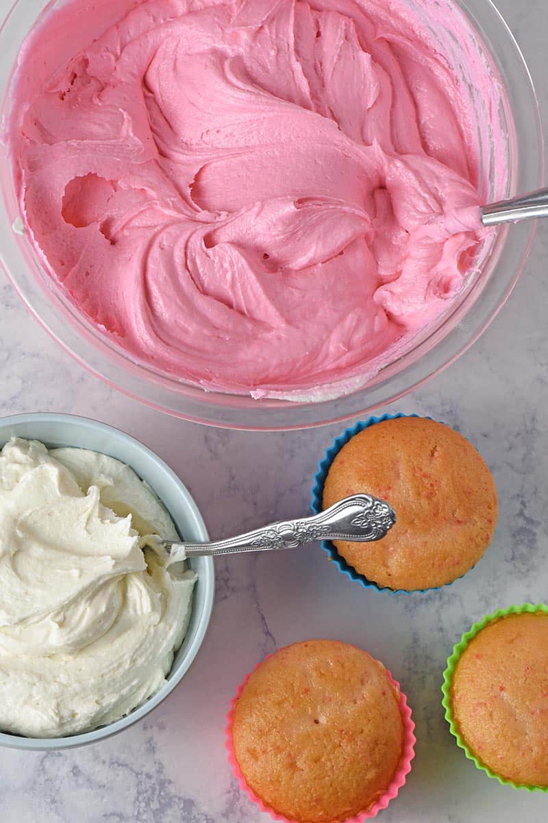 the best buttercream frosting recipe for cupcakes and cake decorating