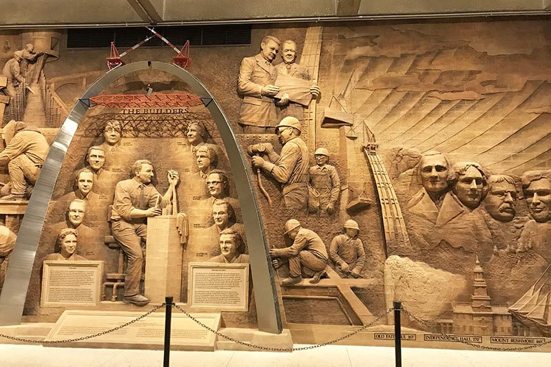 monument depicting the building of the St. Louis Arch in the Arch Museum