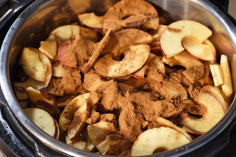 add cinnamon to cinnamon applesauce mixture in Instant Pot