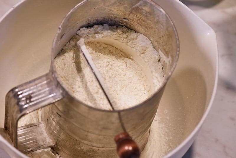 how to make a cake moist by sifting dry ingredients into mixing bowl