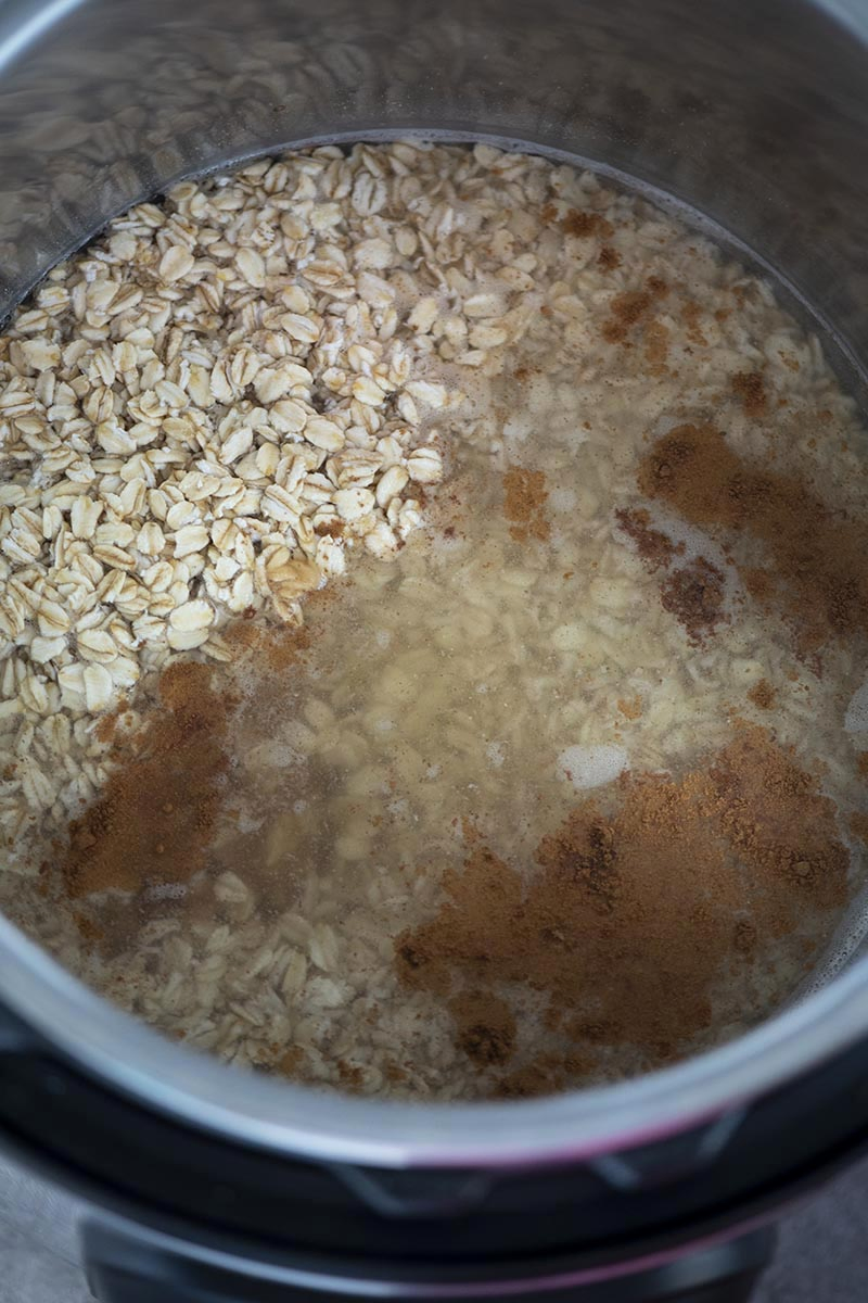 making maple cinnamon oatmeal with old fashioned rolled oats, cinnamon, and water in Instant Pot