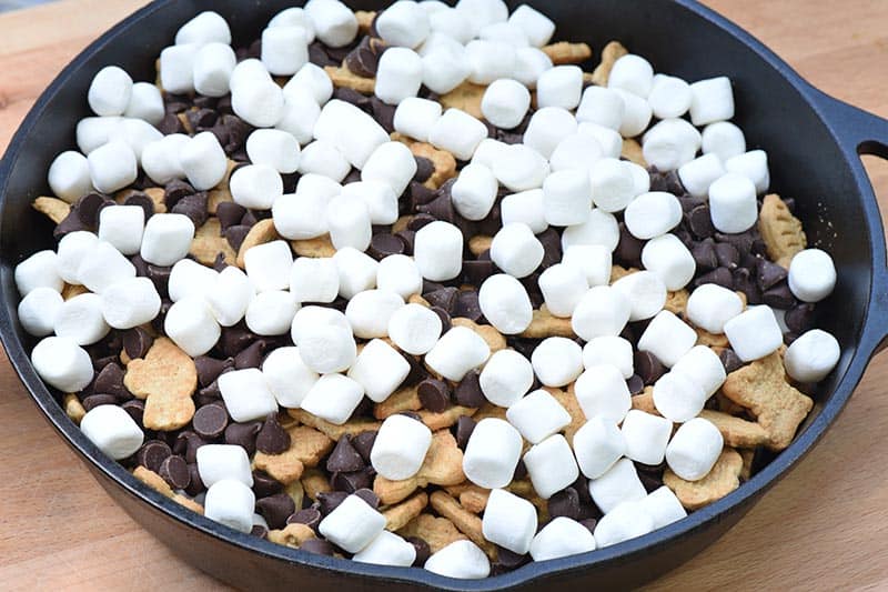 layered skillet s'mores in black cast iron skillet