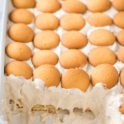 no bake banana pudding in blue and white baking dish