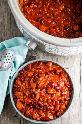 Easy CrockPot Baked Beans with Bacon