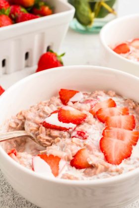 Sweet & Creamy Strawberry Oatmeal Easy Breakfast Recipe