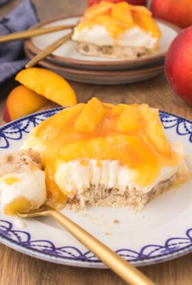 Old-Fashioned Peach Delight Layered Dessert with Buttery Crust
