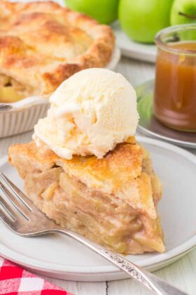 Easy Homemade Apple Pie Recipe with Buttery Crust and Warm Spices