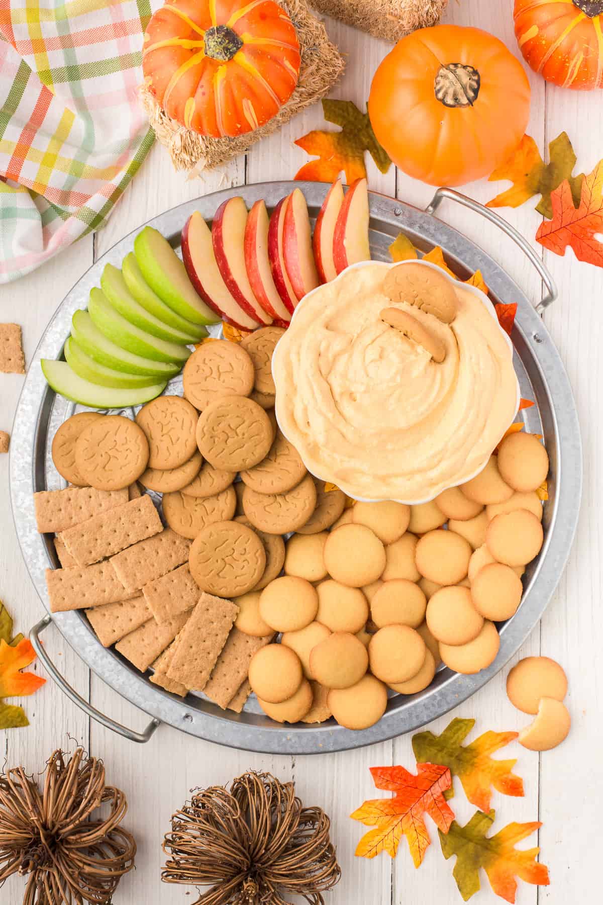 Fluffy Pumpkin Dip Recipe (Easy No Bake Fall Dessert or Appetizer)