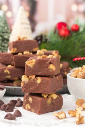 Easy No-Fail Fantasy Fudge Recipe with Marshmallow Creme