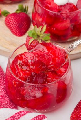 Classic Strawberry Jello With Strawberries (Real Fruit)