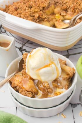 Old Fashioned Apple Crisp With Brown Sugar Oat Topping
